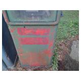 Antique Heavy Duty Metal Short Gas pump Approximate measurements: 20.5x57x17.5"  *functionality is unknown*