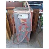 Antique Conoco Gas Pump *Hose rippe...