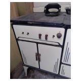 Antique Cook Stove 40"×23"×40"...