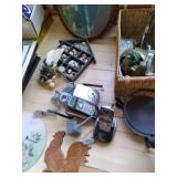 Large lot of home decor, Wall art, ...