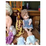 Large lot of Vintage dolls, curious...