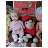 Large lot of Vintage dolls, curious...