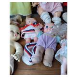 Large lot of Vintage dolls, curious...