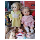 Large lot of Vintage dolls, curious...