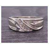 Single Wave Diamond Band / Ring in White Gold
