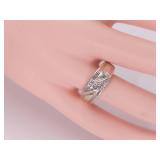 Single Wave Diamond Band / Ring in White Gold