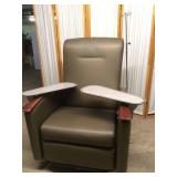 Mobile Extra Wide Patient Reclining Geri Chair With Moveable Side Trays - Nice Condition - Fabric Has Wear Spots In Corners