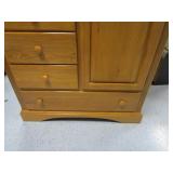 Armoire 46"x20"x63"