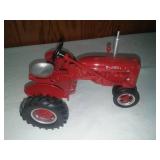 Farmall tractor - Wide rear wheels