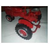 Farmall tractor - Wide rear wheels