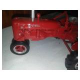 Farmall tractor - Wide rear wheels