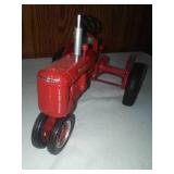 Farmall tractor - Wide rear wheels