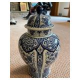 Delfts Ceramic Lidded Vase