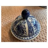 Delfts Ceramic Lidded Vase