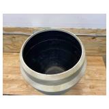 Monroe 23.75 in. x 26.25 in. Resin Composite Planter