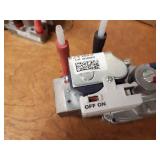 Lot of (4) Lennox / Honeywell Gas Valves