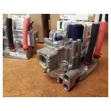 Lot of (4) Lennox / Honeywell Gas Valves