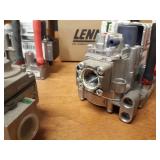 Lot of (4) Lennox / Honeywell Gas Valves