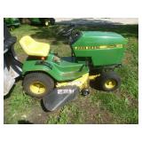 John Deere 165 Lawn Tractor