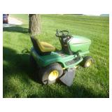 John Deere LT155 Lawn Tractor
