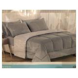 NEW Bella Russo Queen Comforter