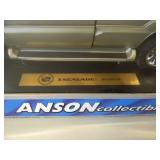 1/18 SCALE DIE-CAST - ANSON COLLECTIBLES 2002 ESCALADE. NEW IN BOX. GREAT PIECE - SEE PICTURES.