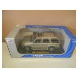 1/18 SCALE DIE-CAST - ANSON COLLECTIBLES 2002 ESCALADE. NEW IN BOX. GREAT PIECE - SEE PICTURES.