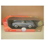 1/18 SCALE DIE-CAST - MOTOR MAX 1958 CHEVY CORVETTE. NEW IN BOX. GREAT PIECE - SEE PICTURES.
