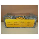 1/18 SCALE DIE-CAST - AMERICAN MUSCLE 1961 CHEVROLET CORVETTE. NEW IN BOX. GREAT PIECE - SEE PICTURES.