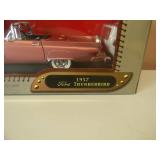 1/18 SCALE DIE-CAST - ROAD SIGNATURE 1957 FORD THUNDERBIRD. NEW IN BOX. GREAT PIECE - SEE PICTURES.