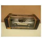 1/18 SCALE DIE-CAST - MAISTO SPECIAL EDITION SILVER 1998 CORVETTE CONVERTIBLE. NEW IN BOX. GREAT PIECE - SEE PICTURES.