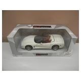1/18 SCALE DIE-CAST - UT MODELS CLASSIC WHITE CORVETTE. NEW IN BOX. GREAT PIECE - SEE PICTURES.
