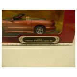 1/18 SCALE DIE-CAST - ROAD SIGNATURE 2002 PONTIAC FIREBIRD TRANS AM. NEW IN BOX. GREAT PIECE - SEE PICTURES.