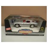 1/18 SCALE DIE-CAST - AMERICAN MUSCLE 1963 CORVETTE STINGRAY - NEW IN BOX! - GREAT PIECE! - SEE PICTURES!