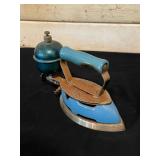 Vintage Gas Iron, great original vintage blue color