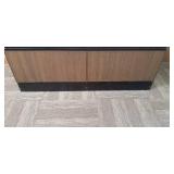 Sales Display Counter With Glass To...