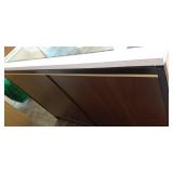Sales Display Counter With Glass To...