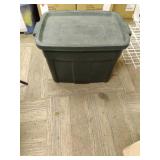 Rubbermaid 18 Gallon Tote Full of White & Black T-Shirts in Various Sizes *See Photos*