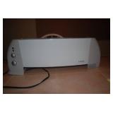 Lasko 120v 60Hz 1500watt air heater...