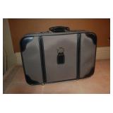 Giordano Suitcase *See Photos*...