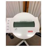 MSRP $2000 Seca 644 Multifunctional 660lb Capacity Hand Rail Large Platform Scale - Even People With Balance Issues Can Safely Weigh Themselves - Great For Veterinarians Too! Excellent Working Conditi