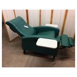 MSRP $3500 WINCO Extra-Wide Clinical Care Recliner Resident Patient Recovery Geri Chair - WOW HEAT & MASSAGE! Dual Swingaway Arms (Easy Wheelchair Access For Patients) 500lb Capacity Flip Up Trays
