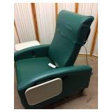 MSRP $3500 WINCO Extra-Wide Clinical Care Recliner Resident Patient Recovery Geri Chair - WOW HEAT & MASSAGE! Dual Swingaway Arms (Easy Wheelchair Access For Patients) 500lb Capacity Flip Up Trays