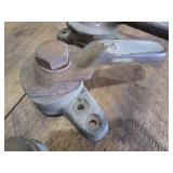 Unique manual locking devices - bas...