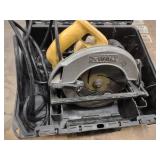 Dewalt 7 1/4 Circular Saw with Brak...
