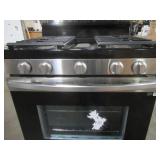 Samsung 6 cu. ft. Smart Wi-Fi Enabled Convection Gas Range with No Preheat AirFry, NX60A6111SS. - Missing Center Grate and 2 Surface Burners (caps are there).