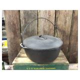 Vintage Lodge Cast Iron #10 DO Dutch Oven