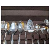 Wm A Rogers Oneida Ltd Stainless Steel Silverware Set in Case