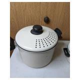 Large and Small Stock Pots Straining Lids