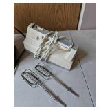 Cuisinart Pulp Control Citrus Juicer and Toastmaster Hand Mixer